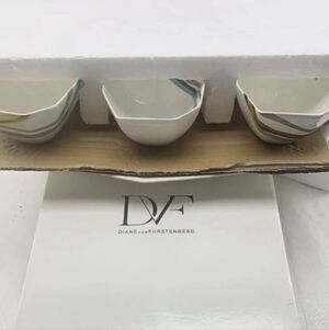 NEW / NIB Diane von Furstenberg White Ceramic Dip Bowl Set with Tray